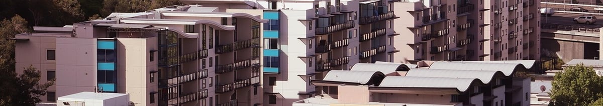 suburban-4541127_1280 (1)